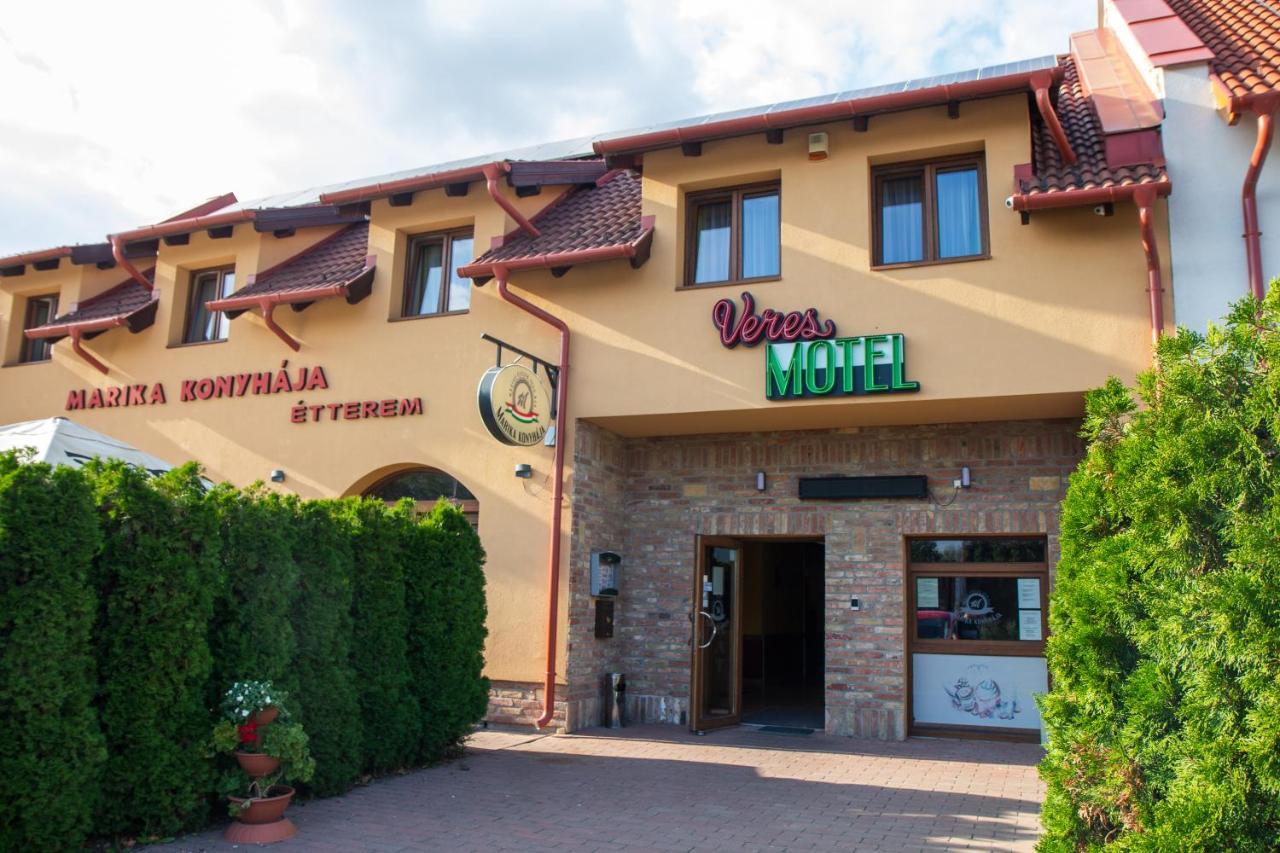 Veres Motel Veresegyház Exteriör bild