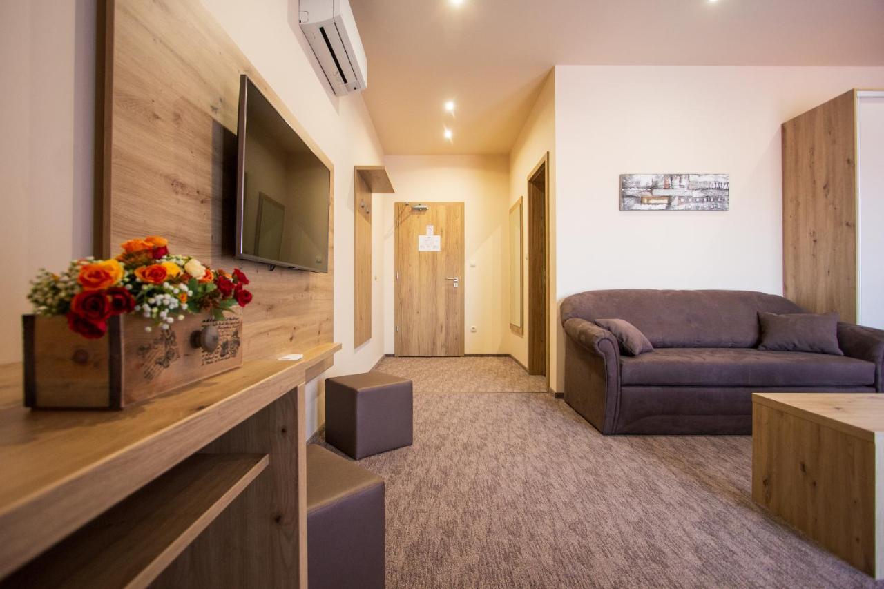 Veres Motel Veresegyház Exteriör bild