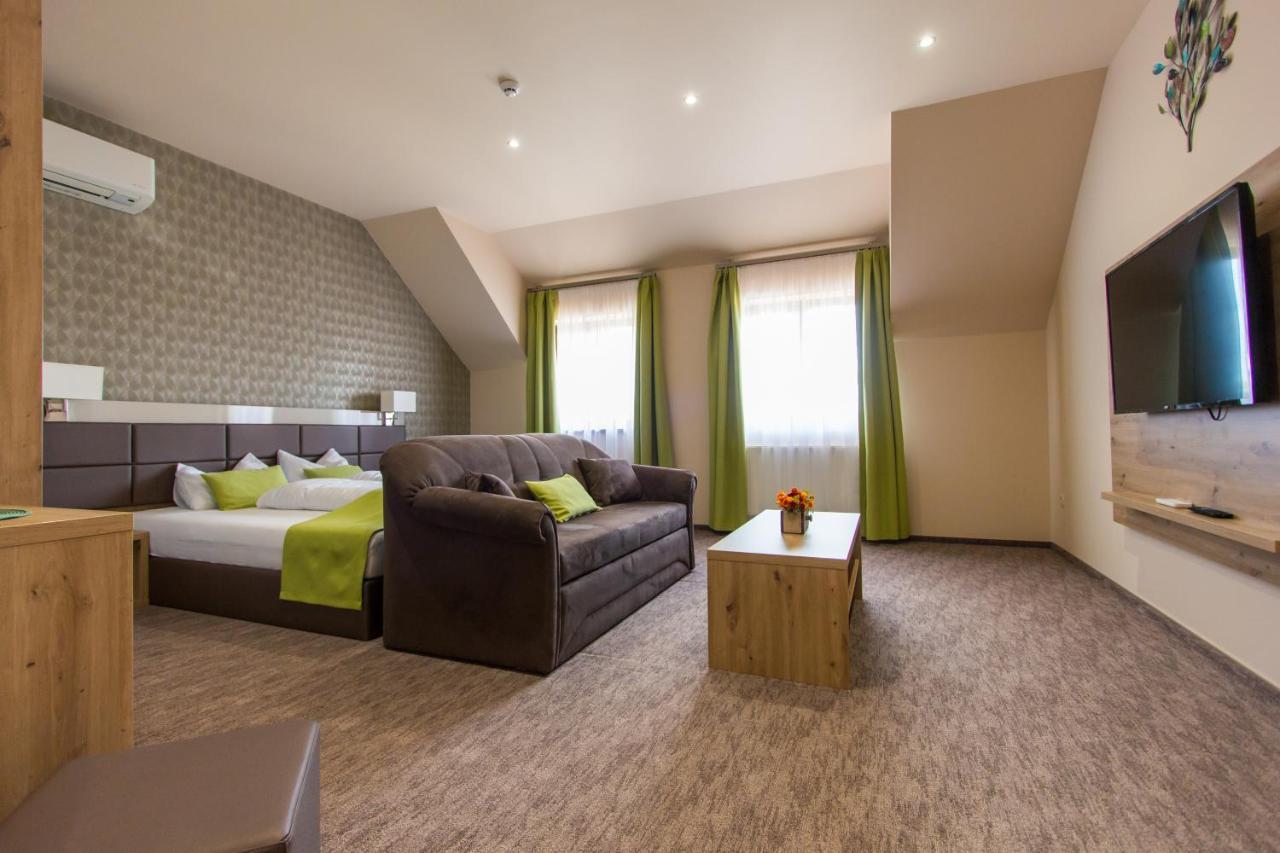 Veres Motel Veresegyház Exteriör bild
