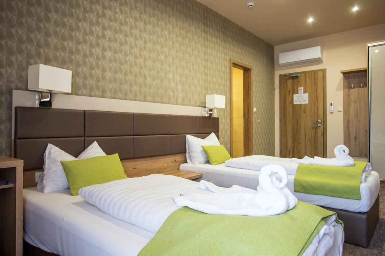 Veres Motel Veresegyház Exteriör bild